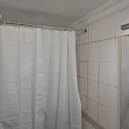 Free Wifi -estrela Lapa- Tram 28 * Lisbona